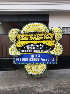 Papan Bunga Duka di Simpang Tanjung