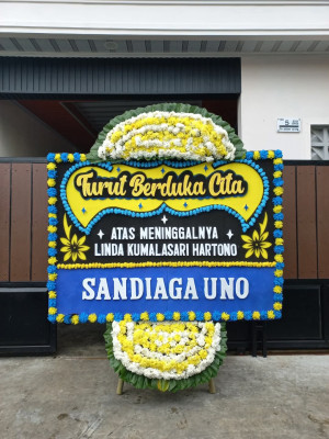 Papan Bunga Duka di Simpang Tanjung